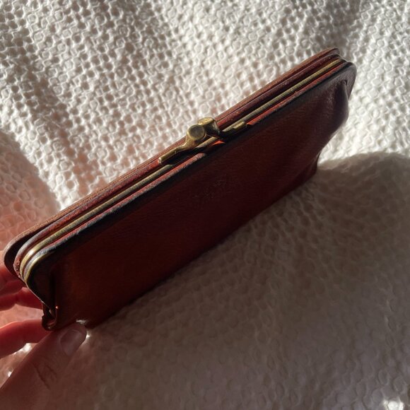Il Bisonte brass closure clutch wallet - Picture 4 of 6
